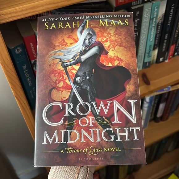 Crown of Midnight - original cover - Picture 1 of 3